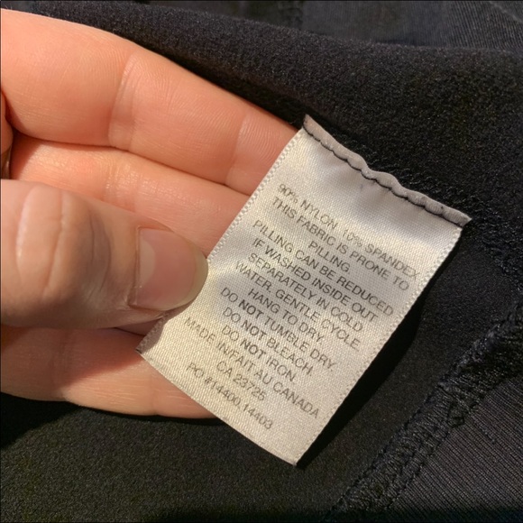 TNA Aritzia black cropped lightweight athletic zip up sweater - Picture 13 of 13